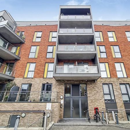 Luxury 2 Bed 2 Bath With Balcony New Build Apartment *South Central London* Kültér fotó