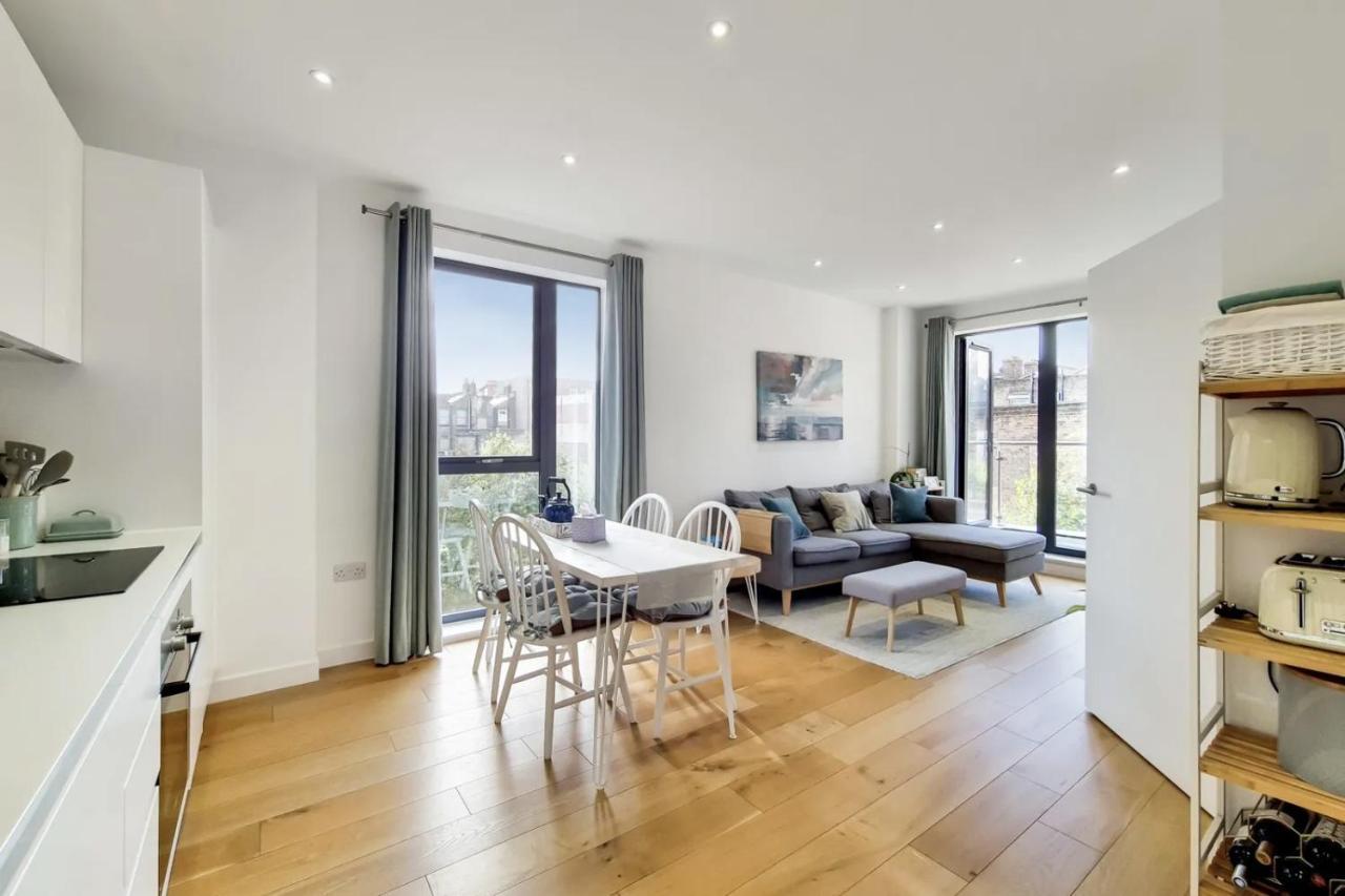 Luxury 2 Bed 2 Bath With Balcony New Build Apartment *South Central London* Kültér fotó
