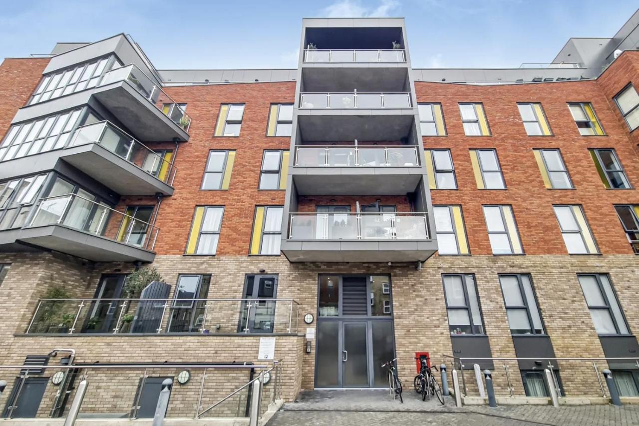 Luxury 2 Bed 2 Bath With Balcony New Build Apartment *South Central London* Kültér fotó