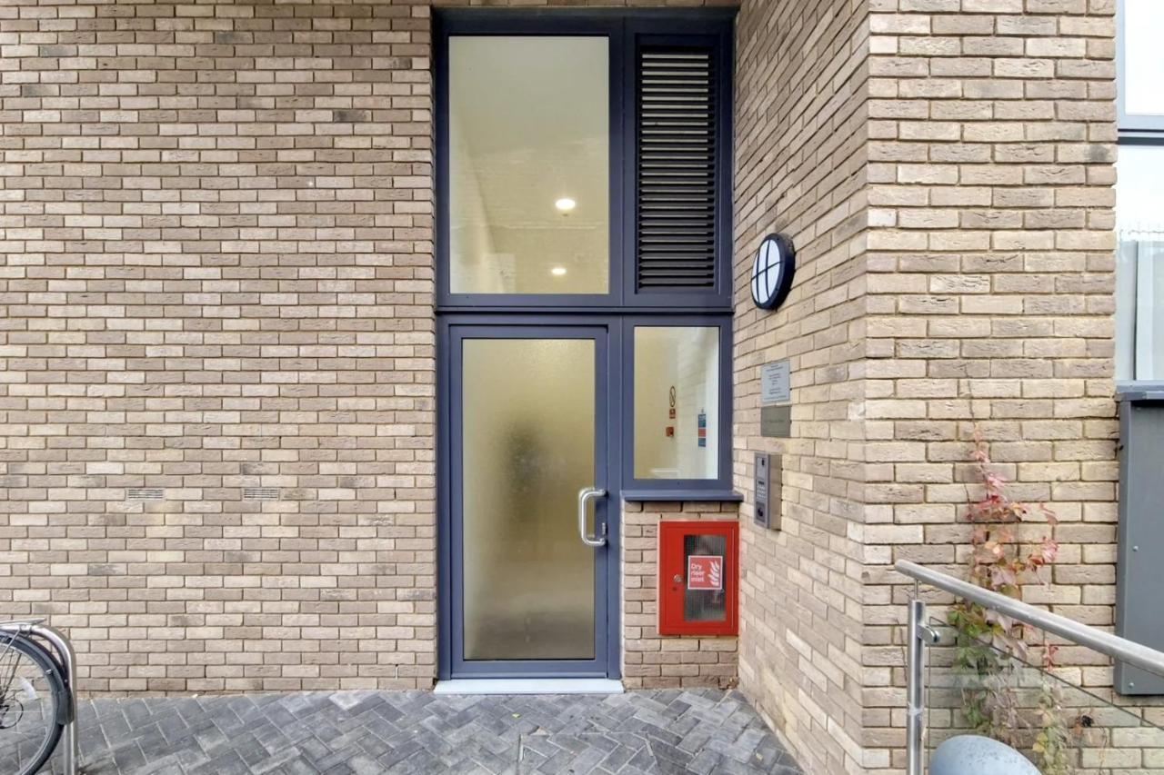 Luxury 2 Bed 2 Bath With Balcony New Build Apartment *South Central London* Kültér fotó