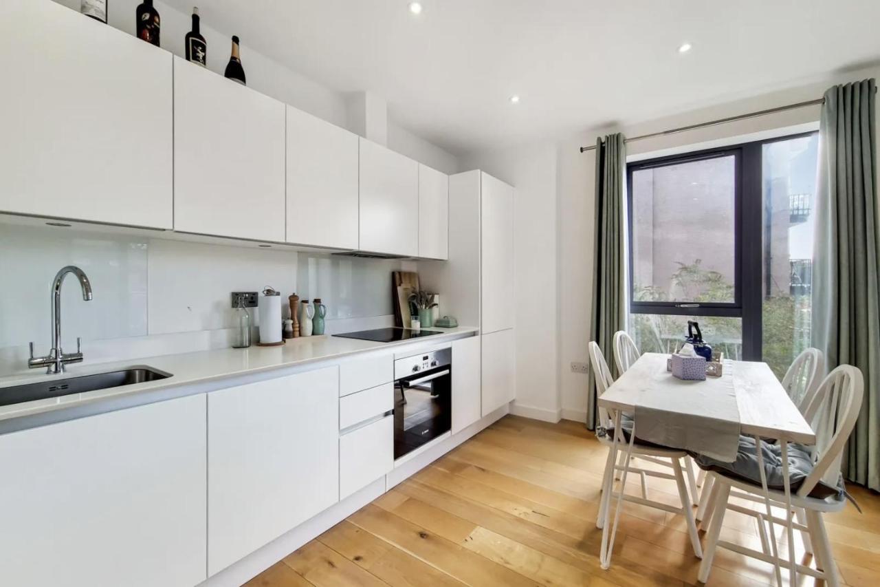 Luxury 2 Bed 2 Bath With Balcony New Build Apartment *South Central London* Kültér fotó